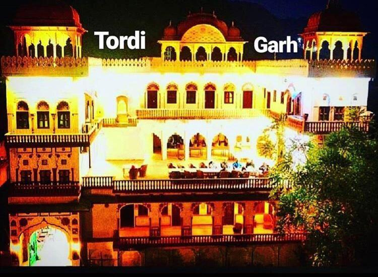 Tordi Garh Hotel Malpura  Luaran gambar